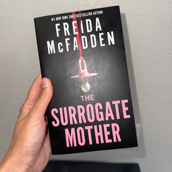 Freida McFadden Thriller Book Set - Picture 5 of 16